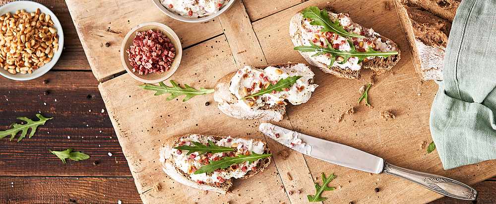 Ziegenfrischkäse-Aufstrich mit Reinert Schinken Nuggetz herzhaft