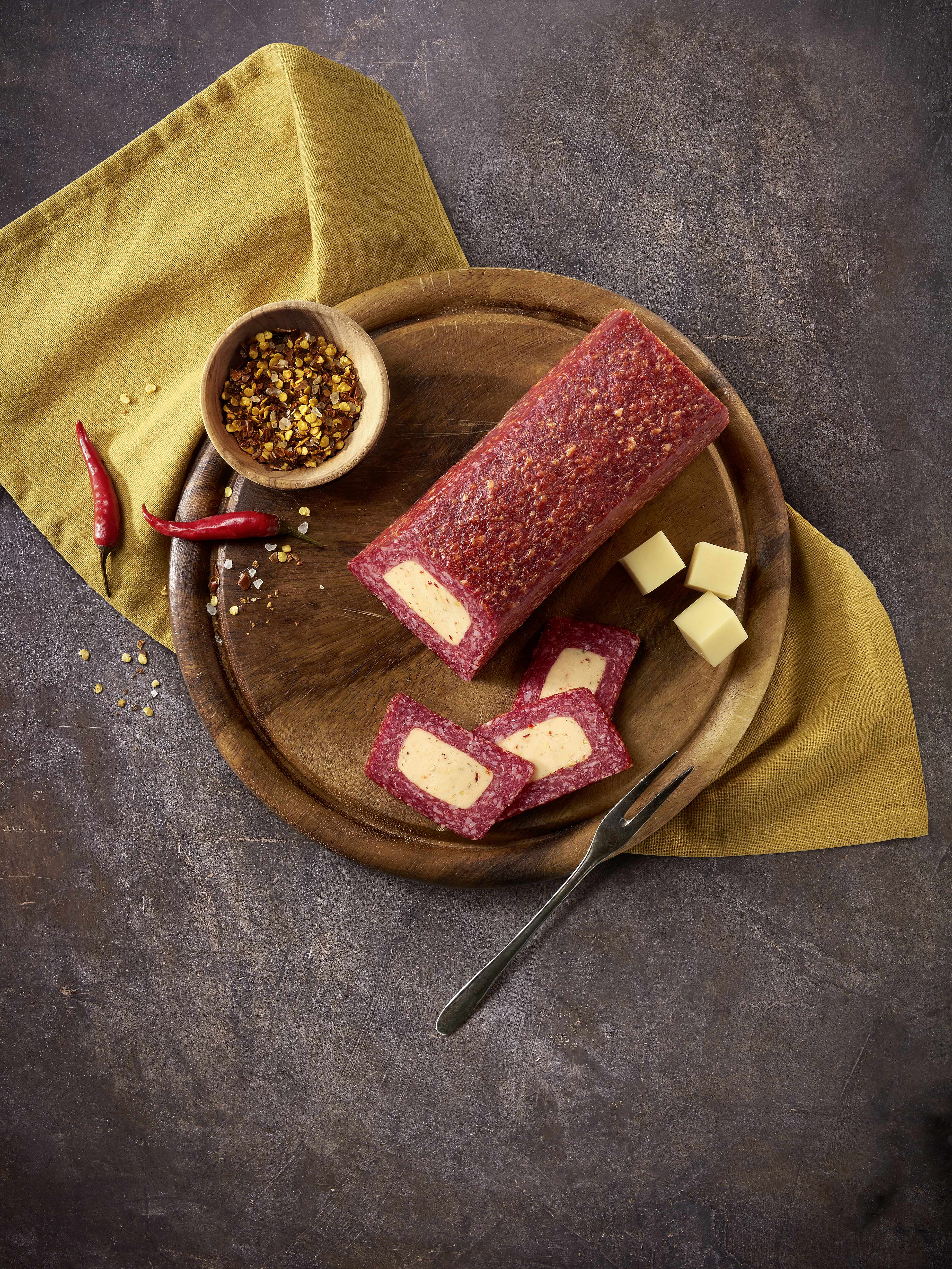 4501 Reinert Premium Chili-Cheesali Ambiente-hoch RGB