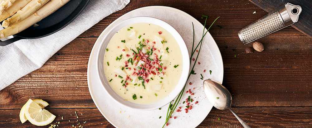 Leichte Spargelsuppe mit Reinert Schinken Nuggetz extra mager
