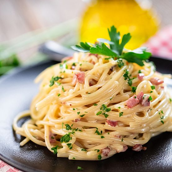 Original italienische Spaghetti Carbonara mit Reinert Schinken Nuggetz extra mager