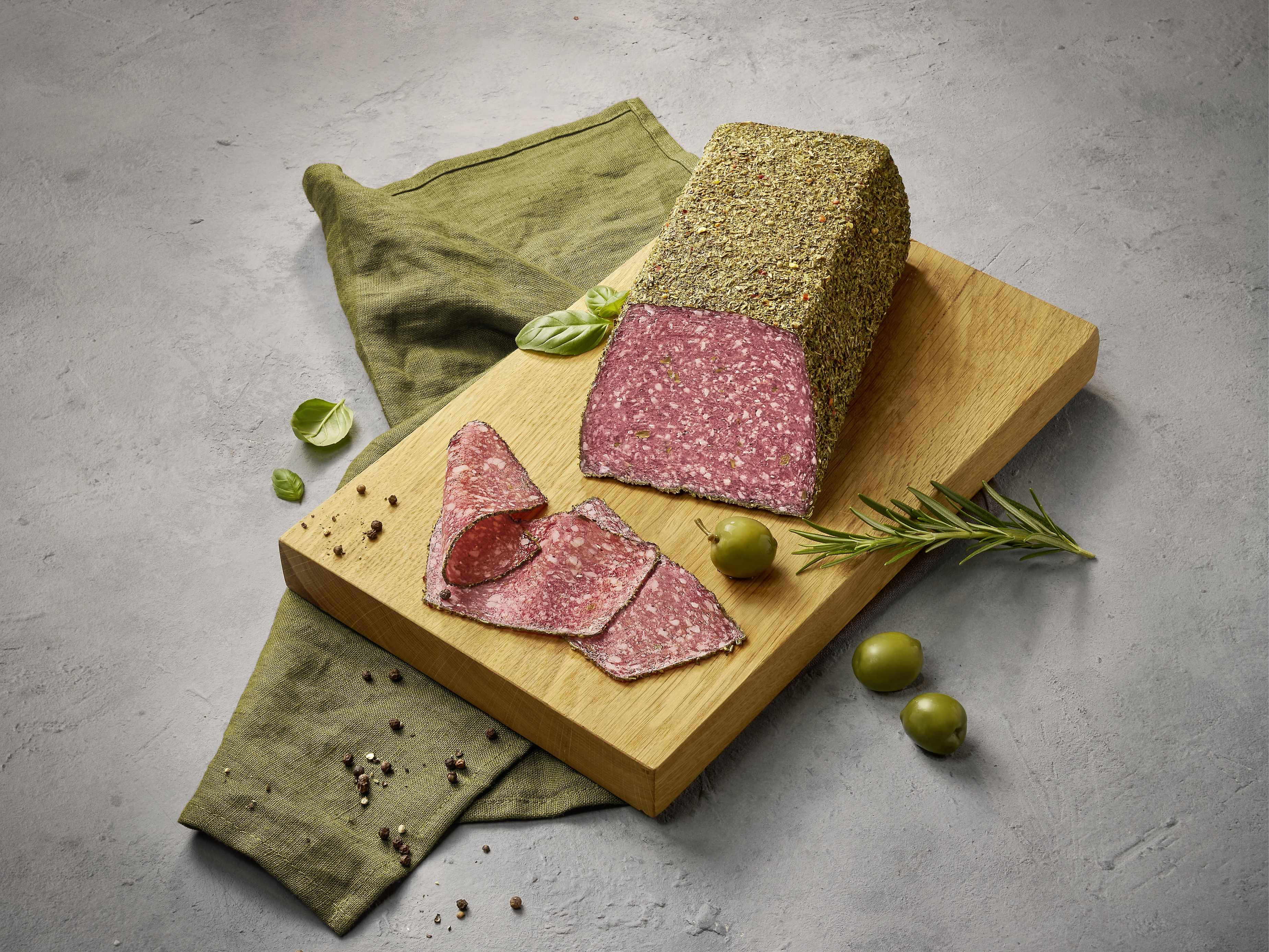 042 Header Reinert Theke Premium-Salami Olivia Kraeuter 4549