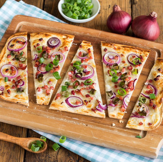 Low Carb Flammkuchen mit Reinert Schinken Nuggetz extra mager
