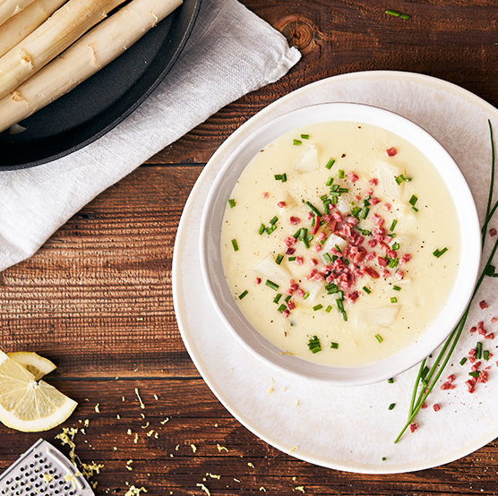 Leichte Spargelsuppe mit Reinert Schinken Nuggetz extra mager